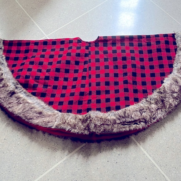 Christmas Tree Skirt Faux Fur Trim Red Black Buffalo Check Plaid Reversible - Picture 3 of 8